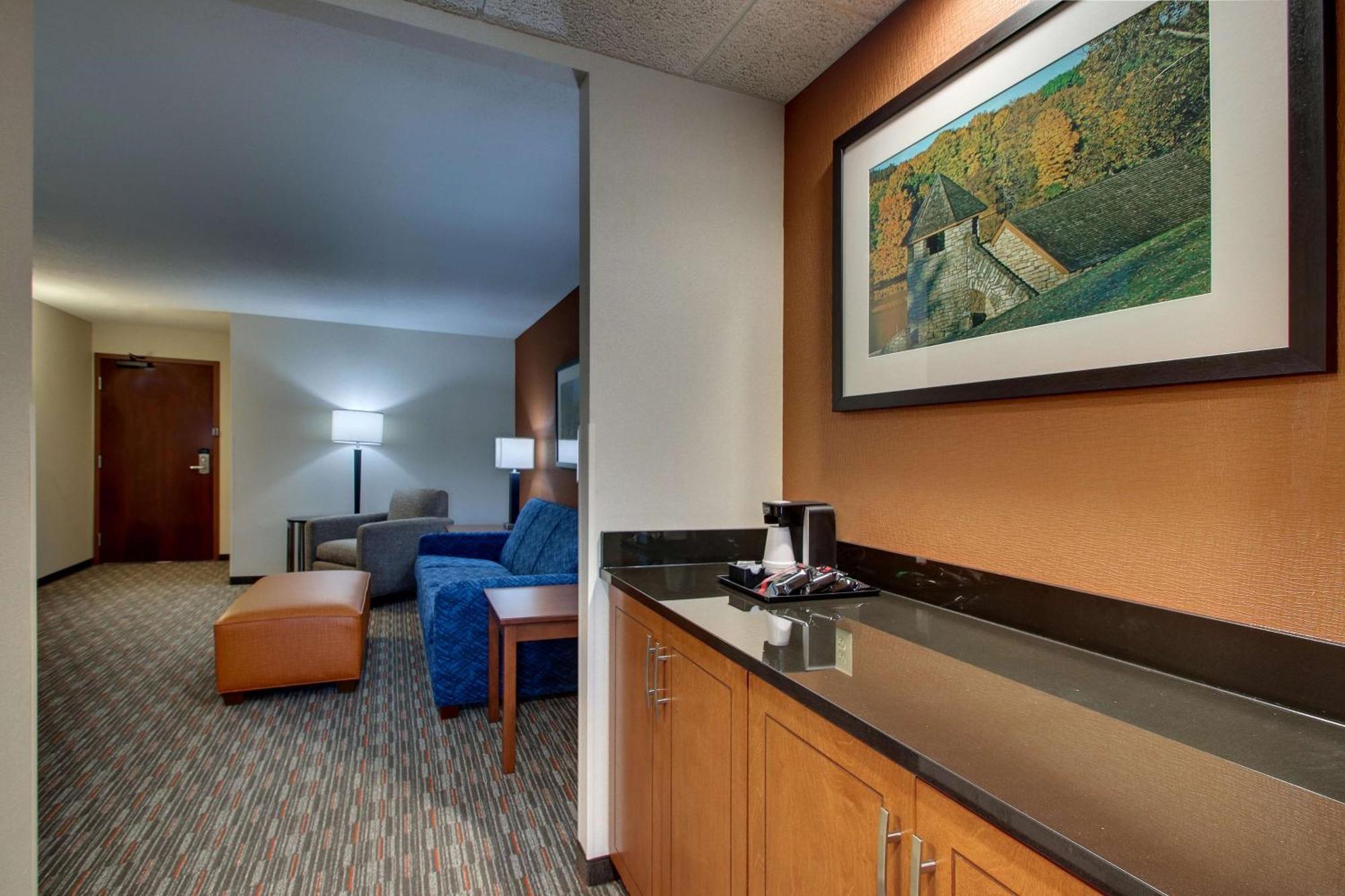 Drury Inn & Suites Iowa City คอรัลวิลล์ ภายนอก รูปภาพ