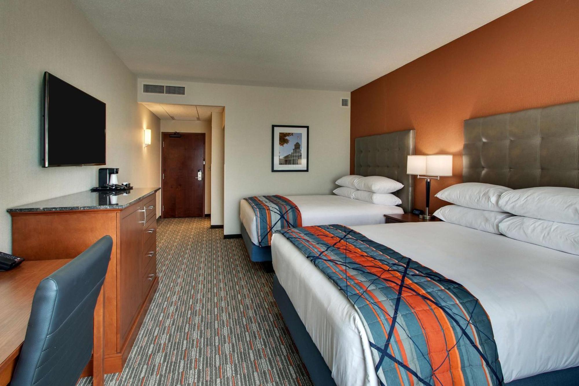 Drury Inn & Suites Iowa City คอรัลวิลล์ ภายนอก รูปภาพ