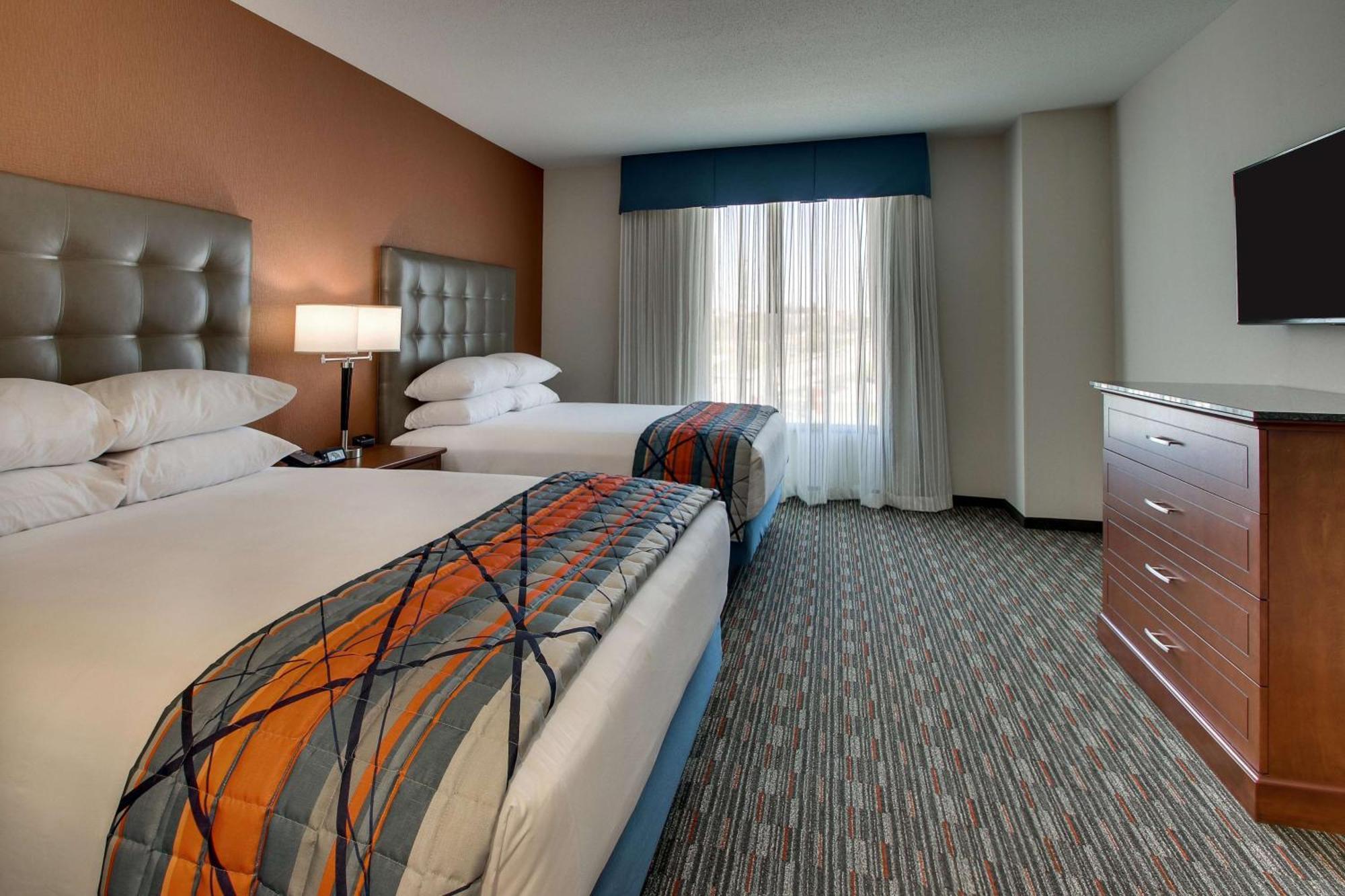 Drury Inn & Suites Iowa City คอรัลวิลล์ ภายนอก รูปภาพ