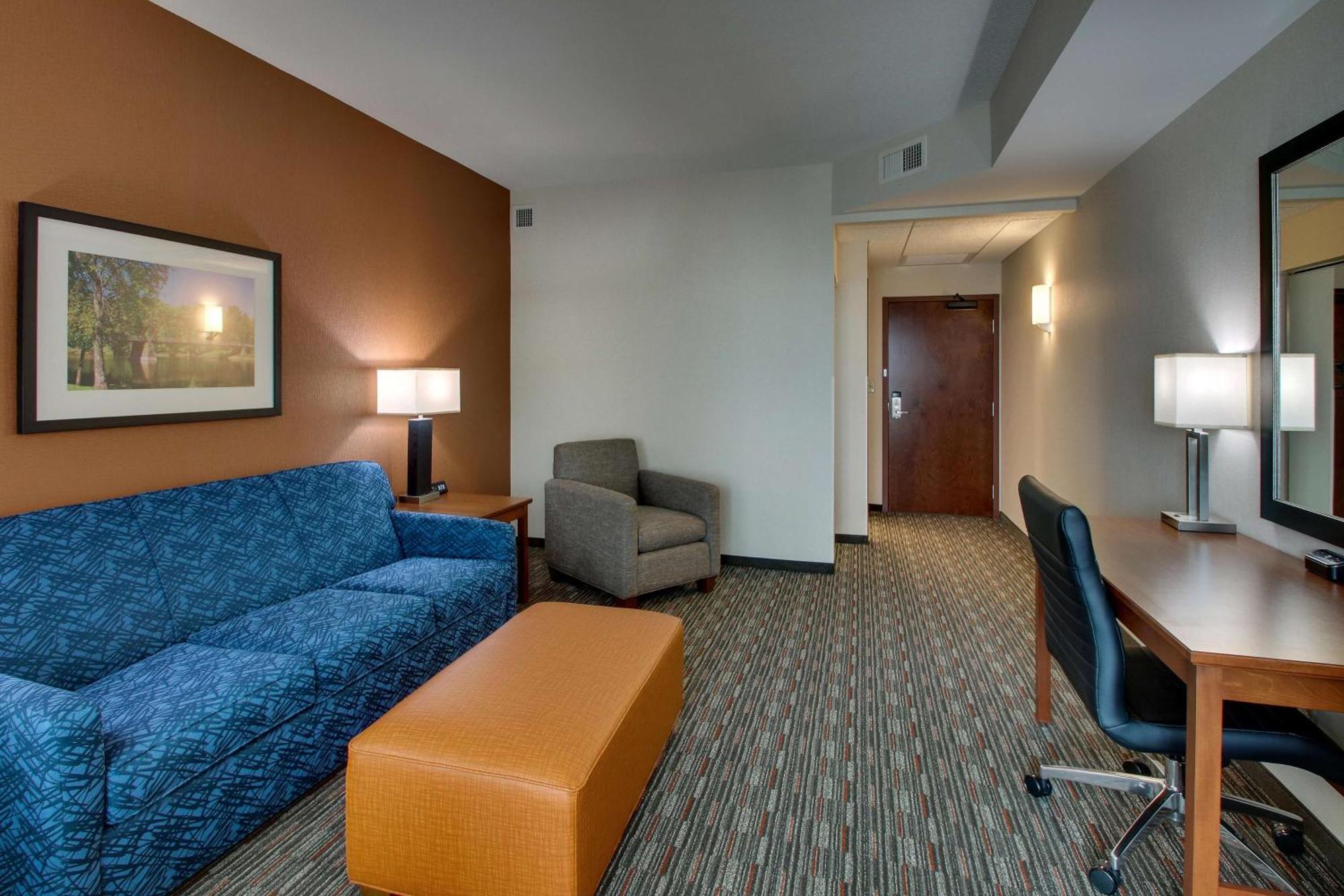 Drury Inn & Suites Iowa City คอรัลวิลล์ ภายนอก รูปภาพ