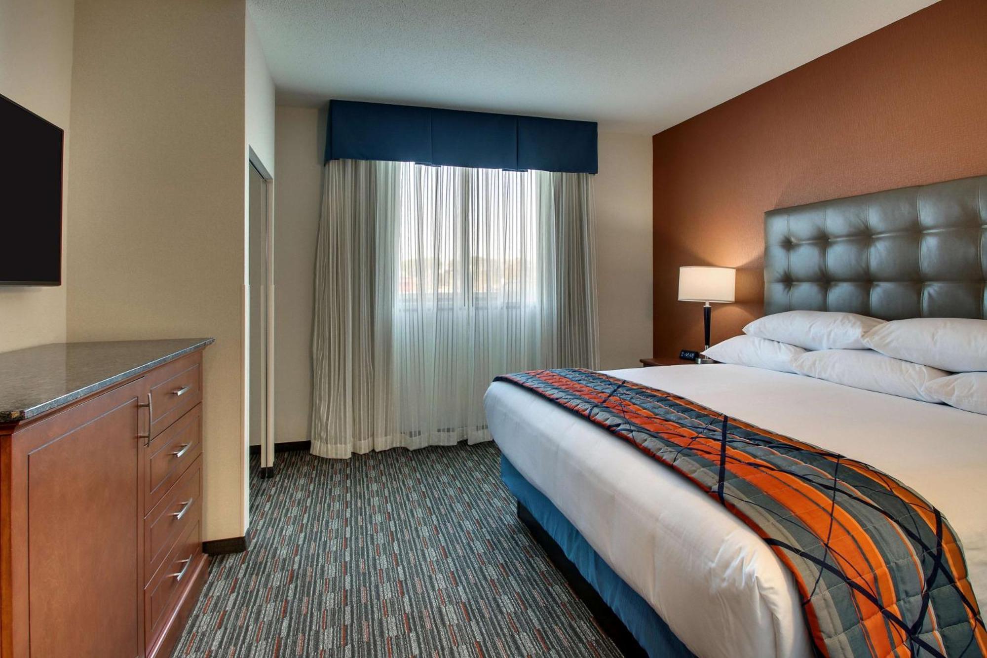 Drury Inn & Suites Iowa City คอรัลวิลล์ ภายนอก รูปภาพ