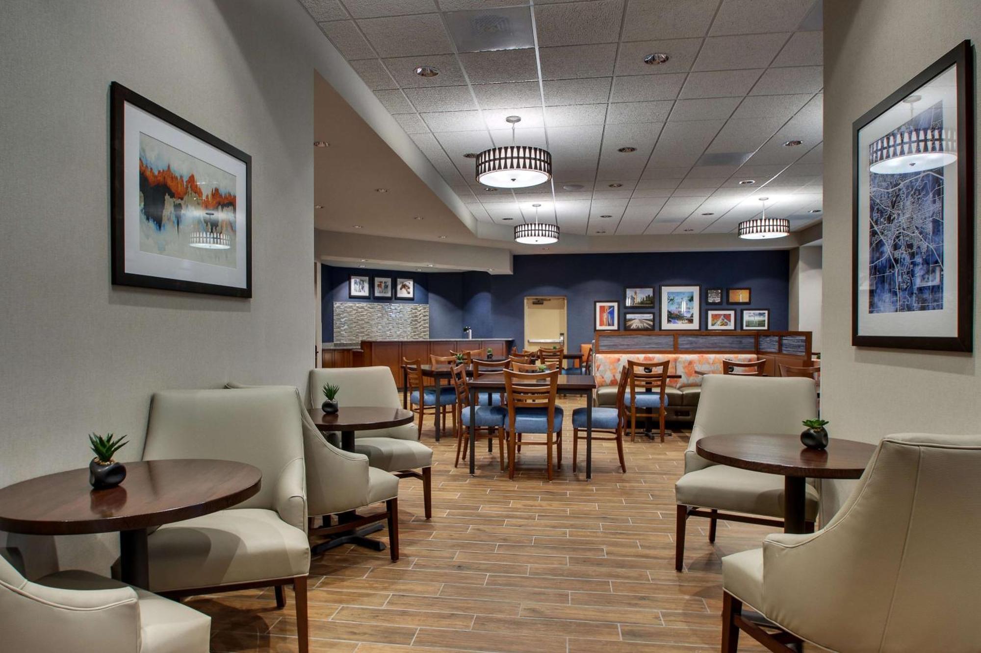 Drury Inn & Suites Iowa City คอรัลวิลล์ ภายนอก รูปภาพ