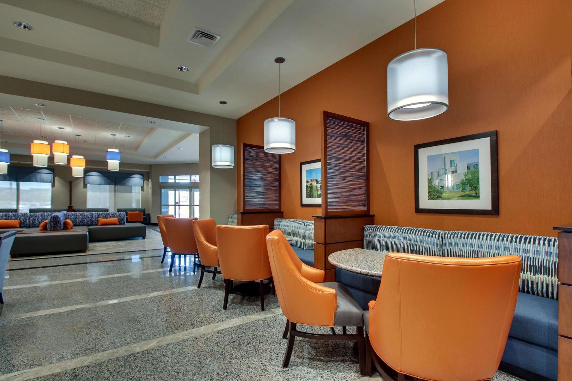 Drury Inn & Suites Iowa City คอรัลวิลล์ ภายนอก รูปภาพ